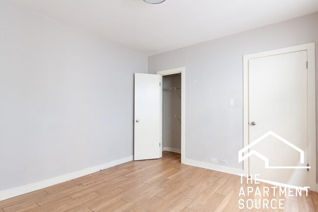 Foto del edificio - 511 W Belmont Ave