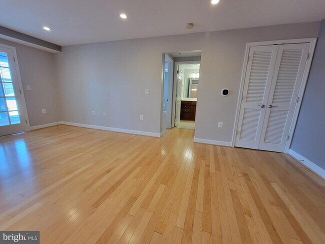 Foto del edificio - 4151 S Four Mile Run Dr