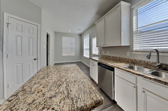 Building Photo - 7031 Tallow Knoll Ln