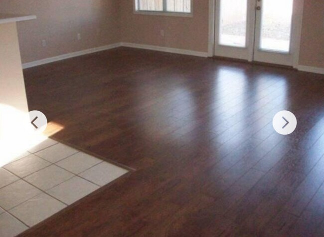 Foto del edificio - 136 Commons Dr