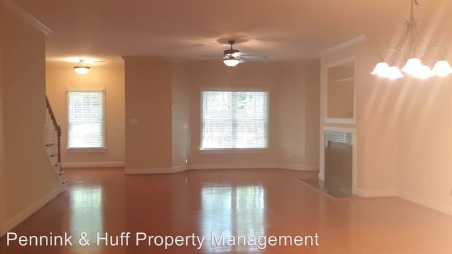 Building Photo - 320 Glenburney Dr