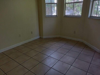 Foto del edificio - 1661 SE 28th St