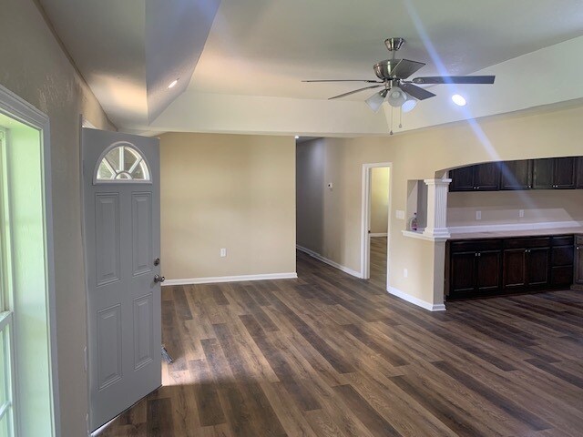 Building Photo - 544 Princess Dr