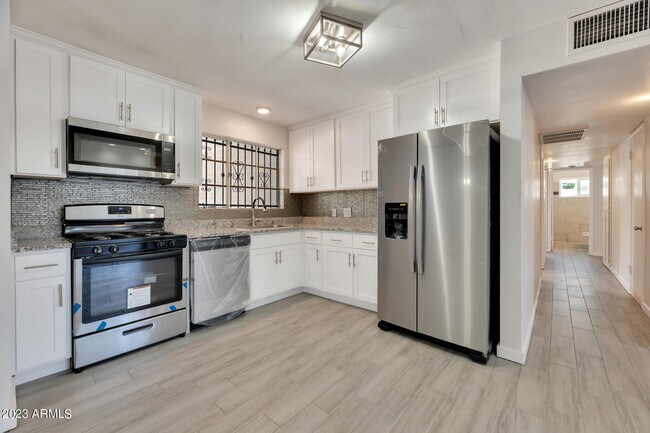 Foto del edificio - 3709 E Sheridan St