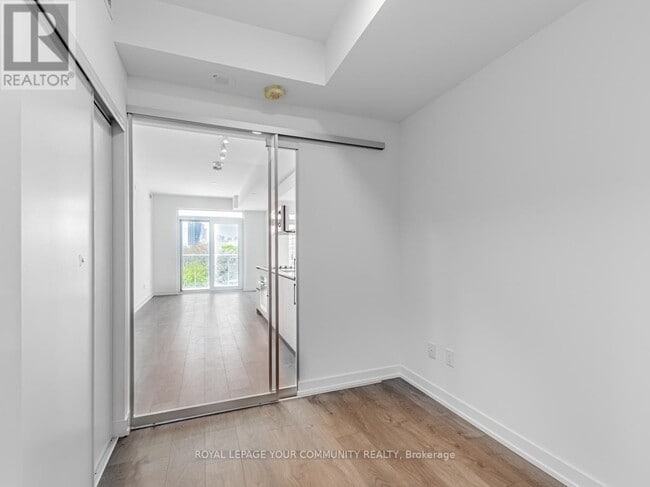 Photo du bâtiment - 150 Logan Ave