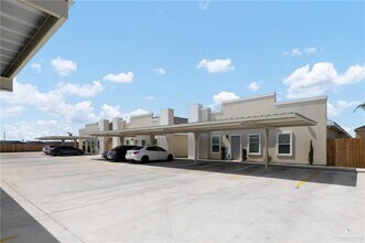 Building Photo - 1601 W Hyatt Ave
