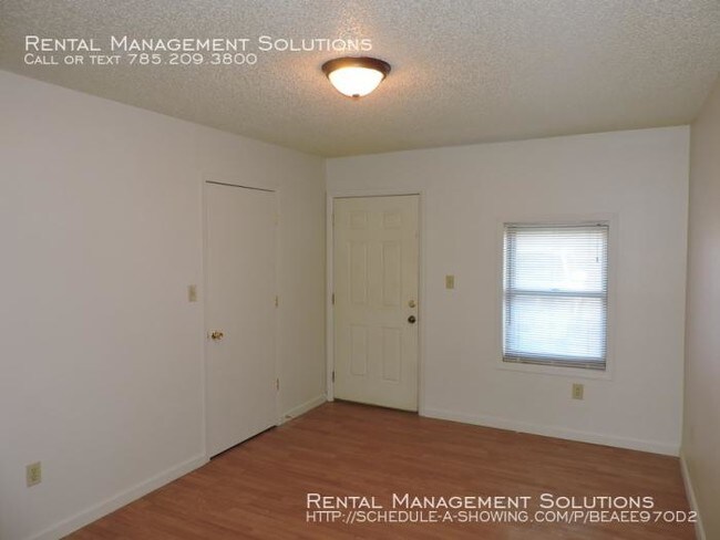 Building Photo - bedroom in Topeka KS 66608