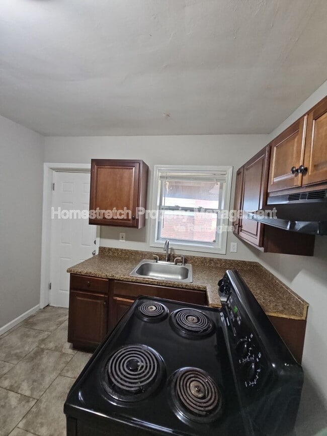 Building Photo - 2633 Avie Dr