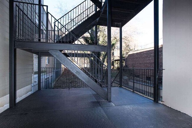 Building Photo - 677 Bergen Ave