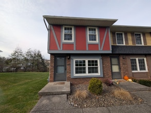 Building Photo - 628 Peachview Ln