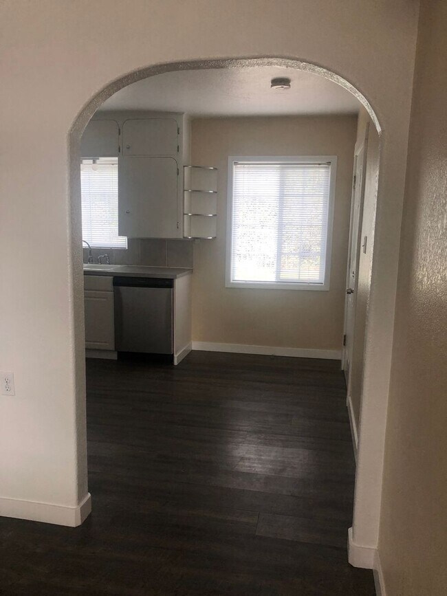 Foto del edificio - 3-Bedroom 1-Bath (A/C) Private Back Yard - Garage $1,875 (Albany)