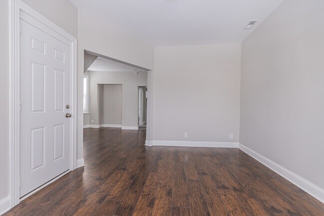 Living Room - 2449 N Lawndale Ave