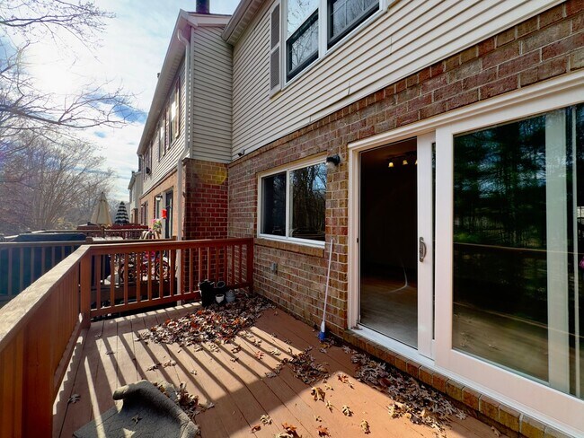 Foto del edificio - Spacious 4Bed/3.5Bath in Catonsville