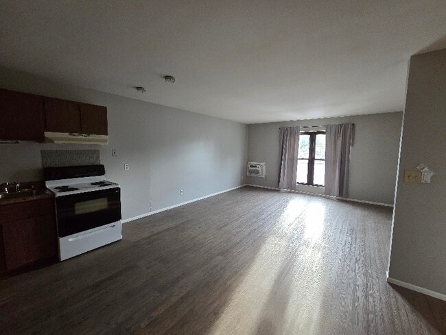 Building Photo - 1312 E Wilson Ave