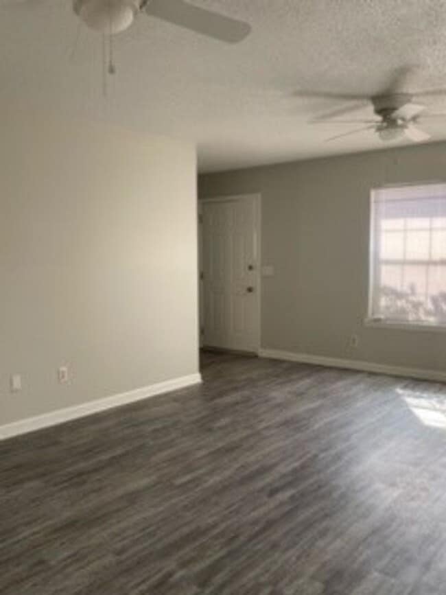 Building Photo - 103 Woodley Dr