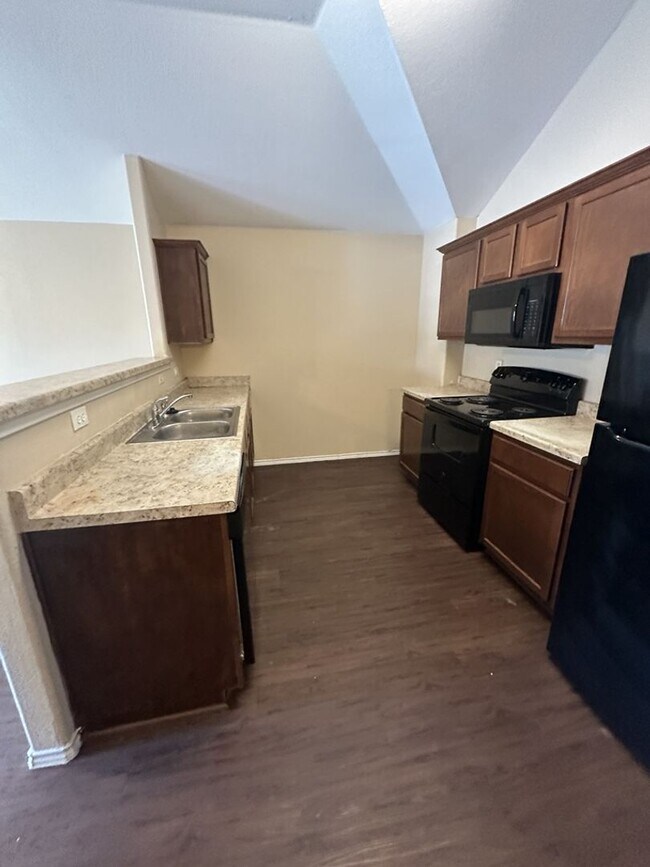 Foto del edificio - AVAILABLE SOON! *MORE PHOTOS COMING SOON*