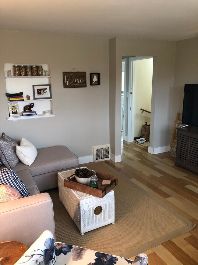 Living room - 150 N 80th St
