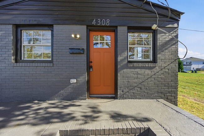 Foto del edificio - 4308 Roanoke Ave