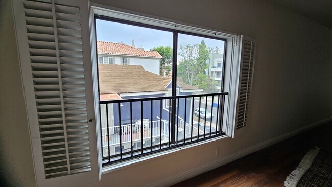 Foto del edificio - 10620 Eastborne Ave