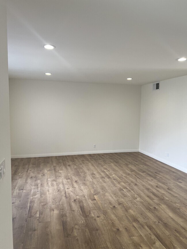 Foto del edificio - 1361 S Walnut St