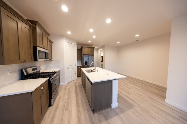 Building Photo - Brand New! - 3 Bedroom Townhome in Vancouv...
