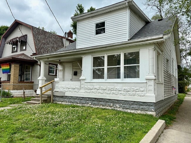 Building Photo - 3 bedroom 2 bath house for rent