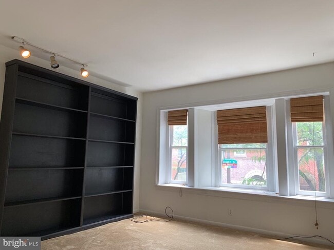 Building Photo - 1203 Locust St