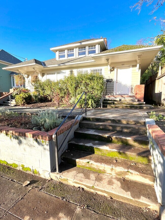 Building Photo - 923-929-929 NE Tillamook St