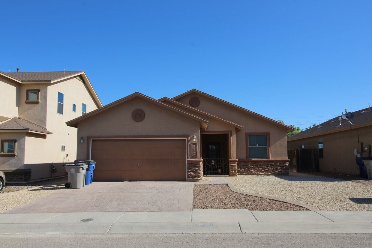 12565 Wolf Berry Dr, El Paso, TX 79928 House Rental in El Paso, TX