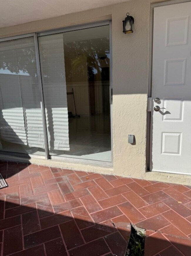 Foto del edificio - 4570 SW 68th Ct Cir