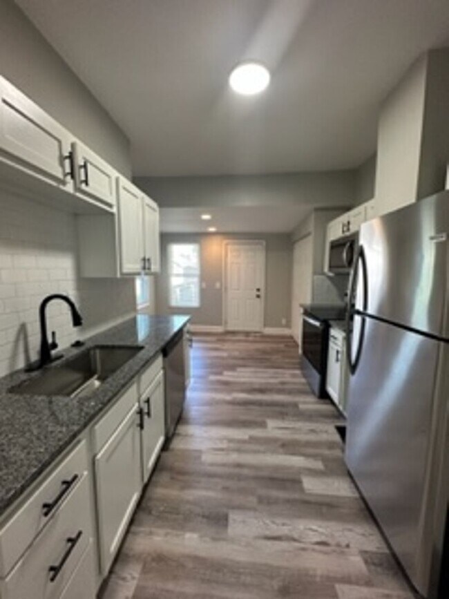 Foto del edificio - 2 Bedroom Home with Fenced in Backyard!