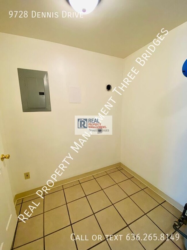 Building Photo - 9728 Dennis Dr