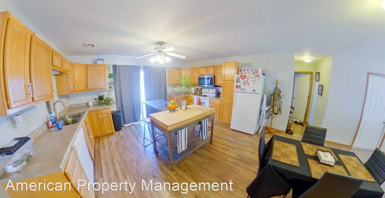 3 br, 2 bath House 2816 Brookville Dr. House for Rent in Manhattan