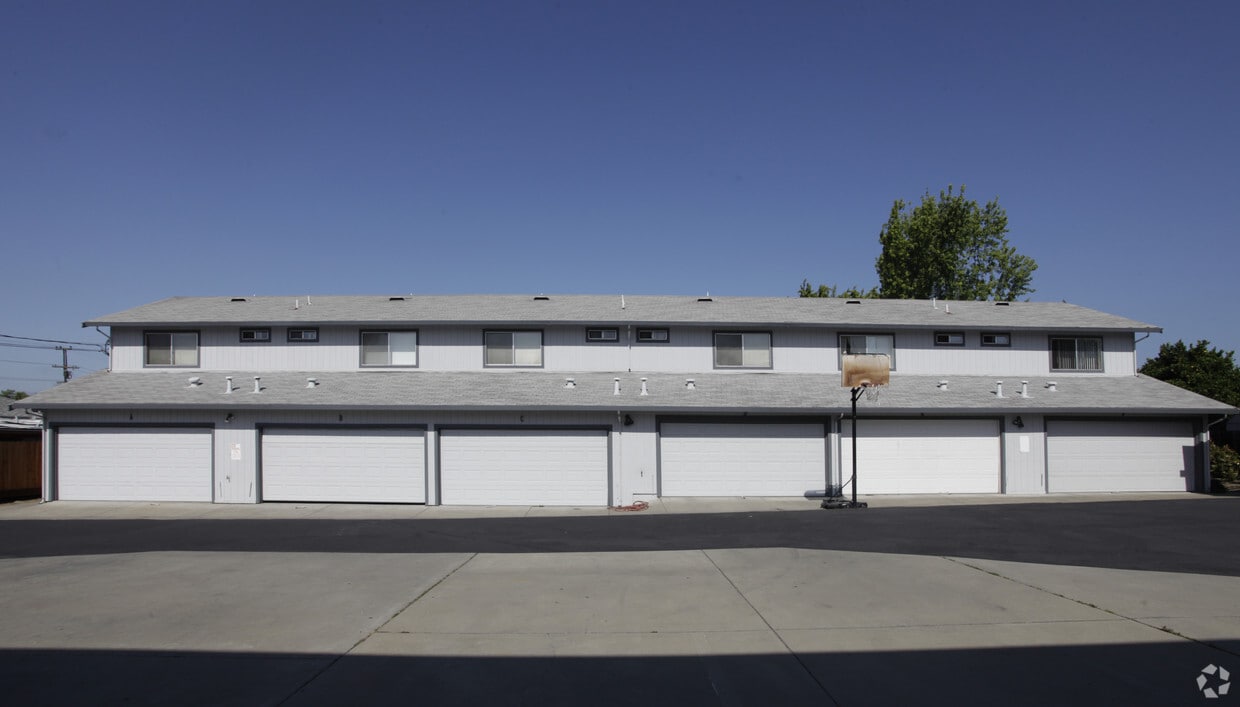 Building Photo - 3408-3418 Somerset Ave