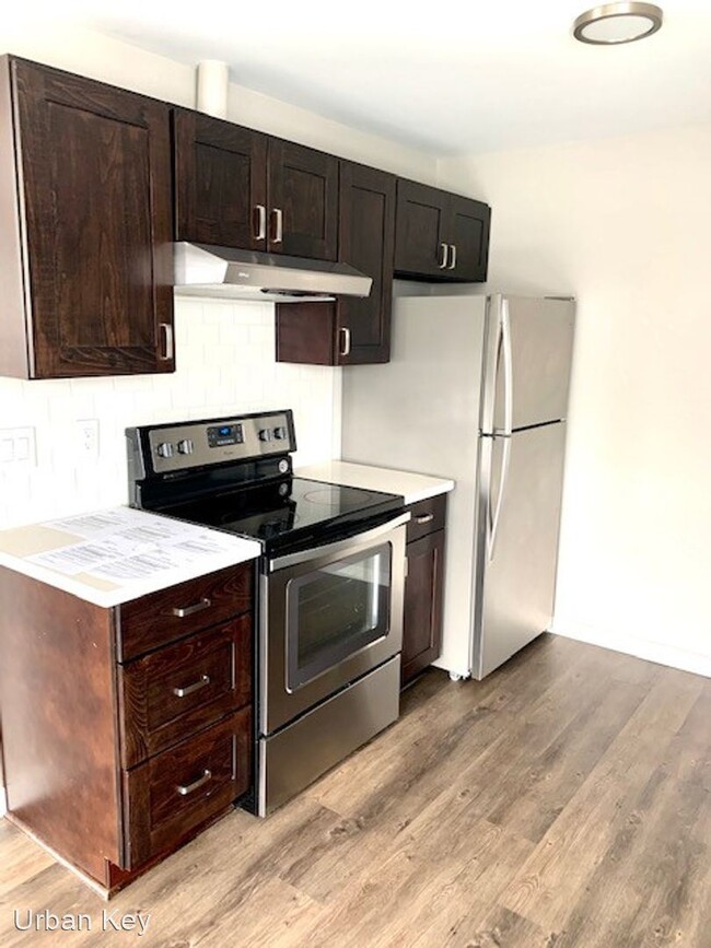 Building Photo - 5900 SW Admiral Way