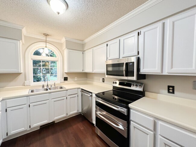 Building Photo - Beautiful North Raleigh Home