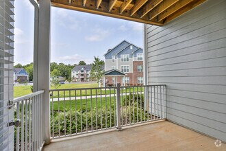 Patio area - Palisades at Waters Edge