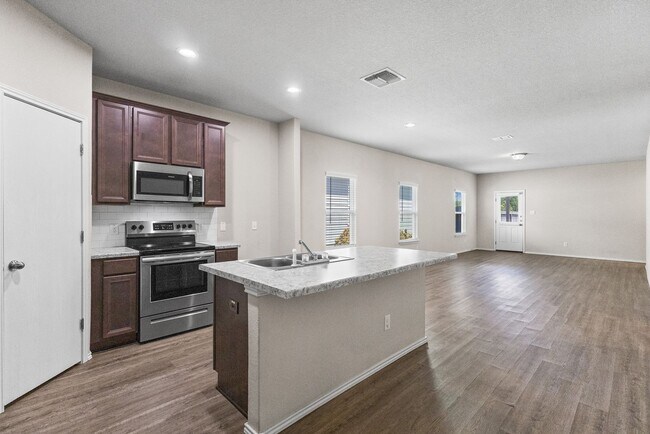 Building Photo - Well-Maintained 3-Bedroom Home – Ideal for...