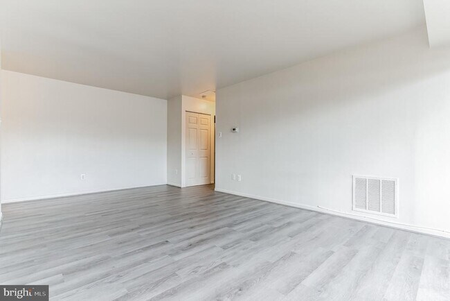 Foto del edificio - 7598 Gales Ct