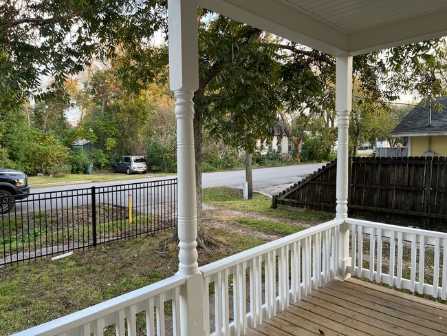 Building Photo - 875 N 4th St