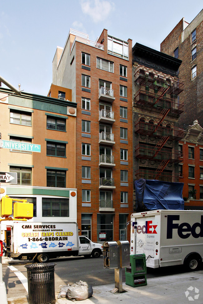Foto del edificio - 82 University Pl