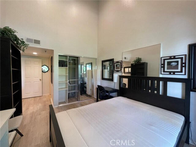 Foto del edificio - 10960 Ashton Ave