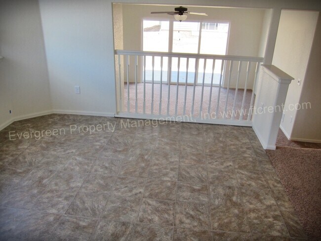 Foto del edificio - Amazing 3 Bedroom, 3 Bath Home in Greeley