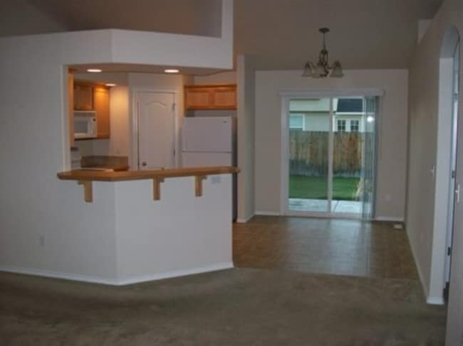 Dining - 3807 North Timber Lakes Way