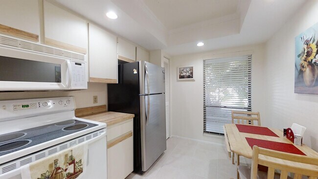 Foto del edificio - 7203 Curtiss Ave