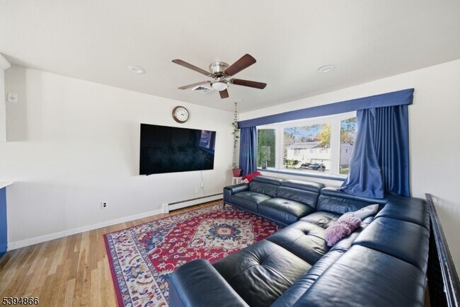 Foto del edificio - 32 Hardwick Ct