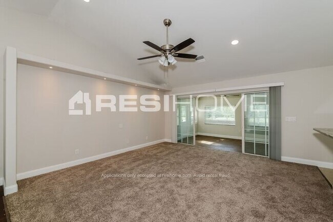 Building Photo - 6405 64th Dr E