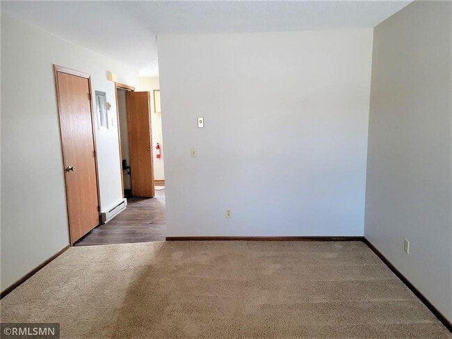 Foto del edificio - 1285 Bartosh Ln