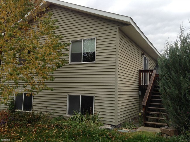 Building Photo - 8 Darlene Rd