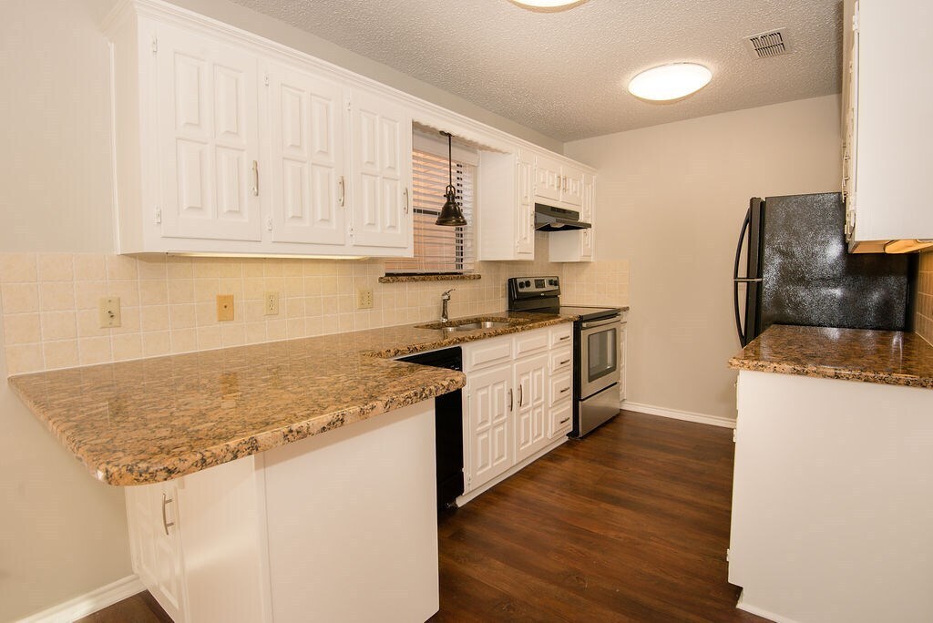 Foto principal - 5903 Hollytree Dr